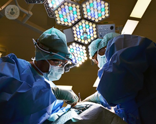 An image of surgeons performing hip arthroplasty
