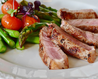 Healthy meal of asparagus and meat 