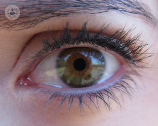 Woman with a green eye and long eyelashes 