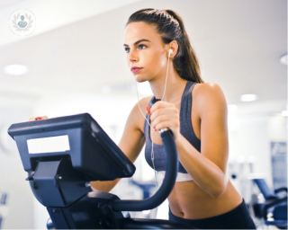 woman doing cardio in the gym 