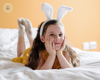 A picture of a child wearing rabit ears