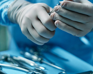 An image of a surgeon preparing for surgery