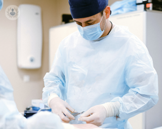 A picture of a surgeon performing pacreatic surgery