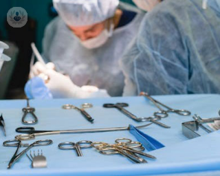 surgeons setting up surgery