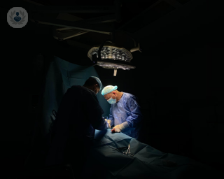 Surgeons undertaking a laparoscopic pancreatic surgery procedure 