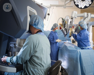 A doctor performing a robotic cholecystectomy