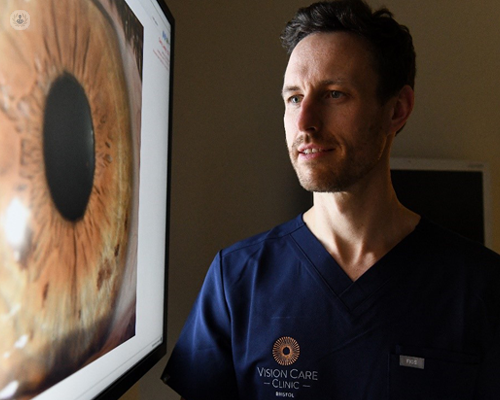 Mr Kieren Darcy, a keratoconus specialist examining an eye