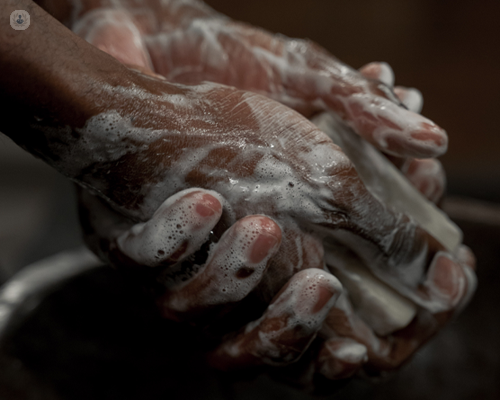 Washing_hands_to_avoid_spread_of_impetigo
