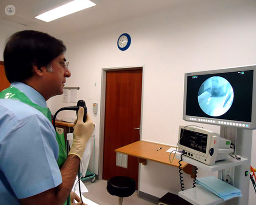 Mr Haider Syed watching the monitor during an extracorporeal shock wave lithotripsy (ESWL) procedure