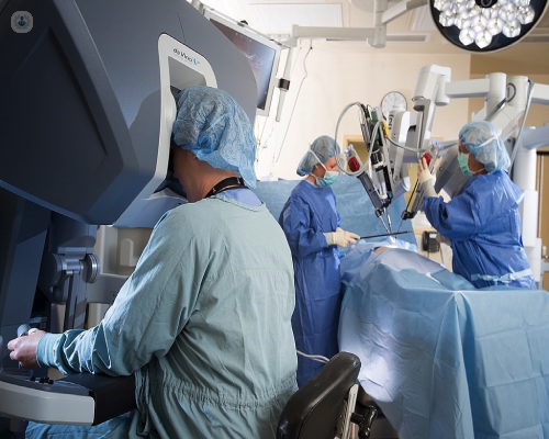 A doctor performing a robotic cholecystectomy