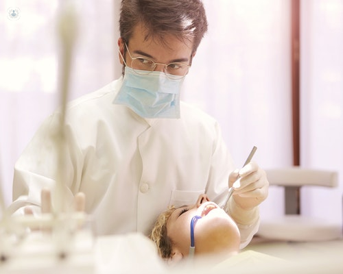 A dentist performing a dental hygiene treatmentr